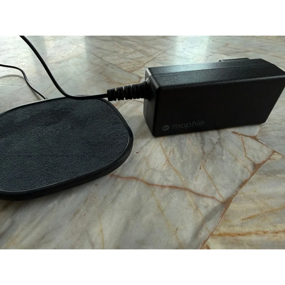 Mophie Wireless Charging Pad Black Fabric Qi Enabled Charger with Power Adapter